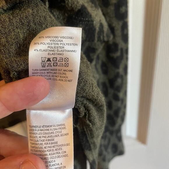 Lucky Brand Printed Brushed Hacci Henley size Large - Picture 13 of 13